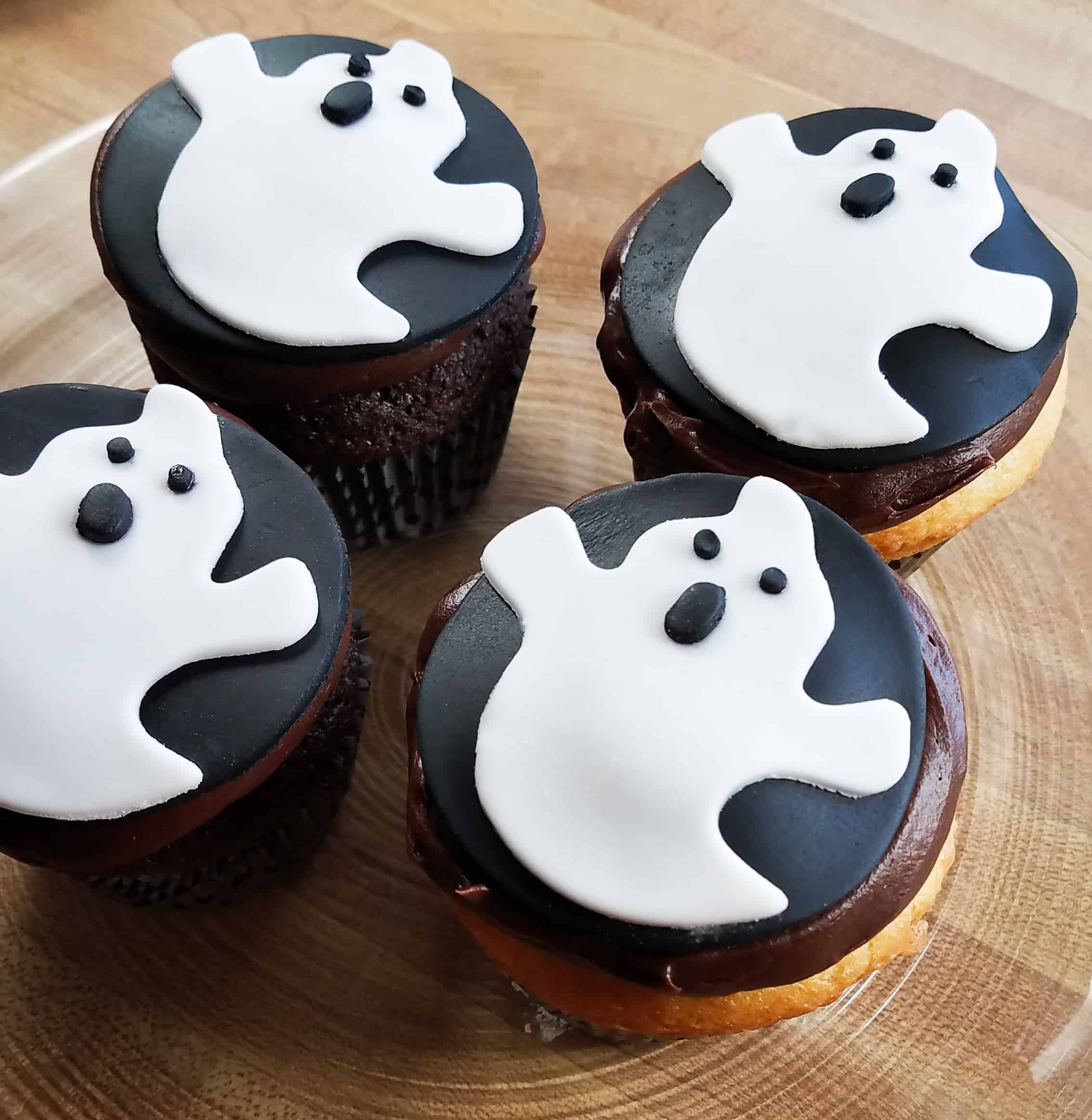 Video Tutorial How to Make Ghost Cupcake Toppers With Fondant